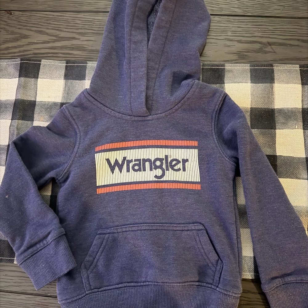Boys Wrangler Pullover Hoodie only worn once
XXS